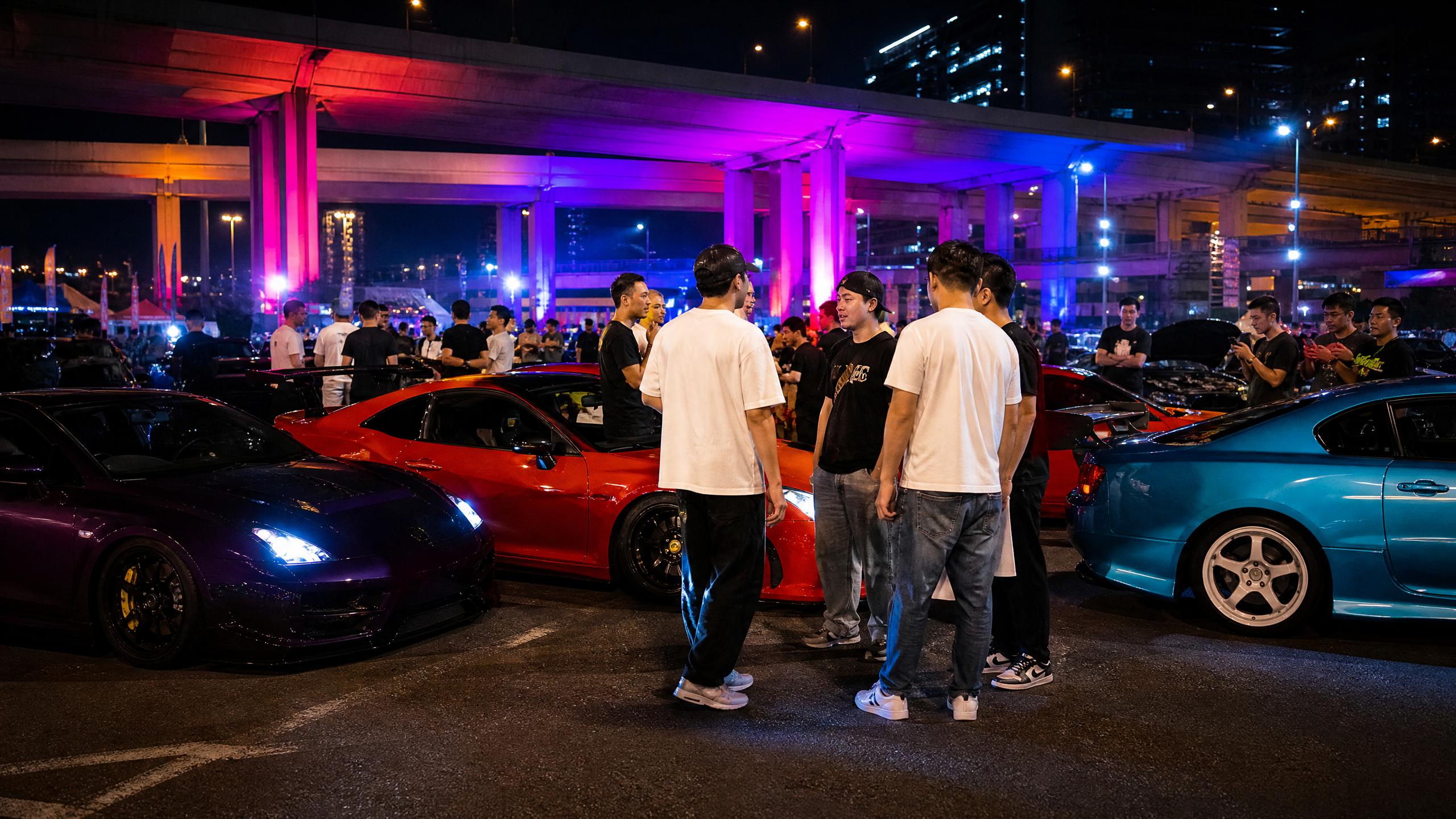 蘑菇视频蘑菇视频摩托车友骑行视频：穿越山区公路实拍记录